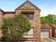 CALLING INVESTORS AND HOME BUYERS. BEAUTIFUL TOWNHOUSE...