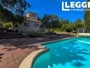 Calme et intimité sur grand terrain arboré, maison...