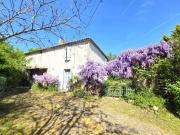 Calme et nature: maison de campagne et son parc arboré à...