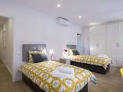 Cama en alquiler en apartamento de 5 dormitorios, Sants,...