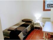 Cama en alquiler en habitación compartida en Bellaterra,...