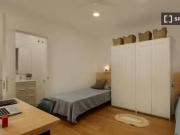 Cama en habitación compartida en piso de 6 habitaciones...