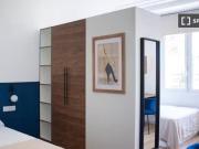 Cama en habitación compartida en piso de 8 habitaciones...