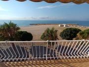 Cambrils. Primera línea de playa. Apartamento 1...