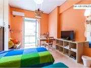 Camera Arancione con Balcone vicino Metro Roma