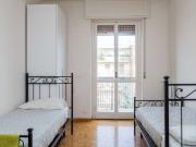 Camera arredata in appartamento a Greco, Milano