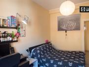 Camera arredata in appartamento a Monte Sacro, Roma