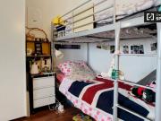 Camera arredata in appartamento con 2 camere da letto a...