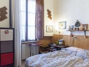 Camera arredata in appartamento con 2 camere da letto a...