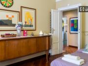 Camera arredata in appartamento con 2 camere da letto a...