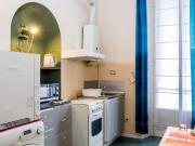 Camera arredata in appartamento con 2 camere da letto a...