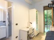 Camera arredata in appartamento con 3 camere da letto a...