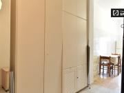 Camera arredata in appartamento con 3 camere da letto a...