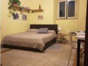 Camera arredata in appartamento con 3 camere da letto in...