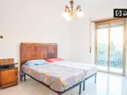 Camera arredata in appartamento con 4 camere da letto a...