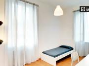 Camera arredata in appartamento con 4 camere da letto,...