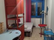 Camera arredata in appartamento con 5 camere da letto a...