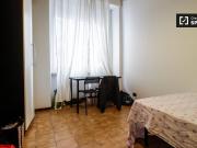 Camera arredata in appartamento con 6 camere da letto a...