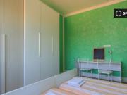 Camera centrale in appartamento con 2 camere da letto a...