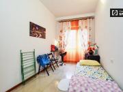 Stanza in appartamento condiviso con 4 camere da letto...
