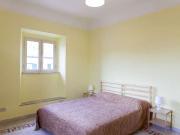 Camera colorata in appartamento con 3 camere da letto in...