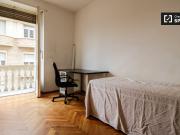 Camera con balcone in appartamento con 2 camere da letto...