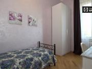Camera con deposito in appartamento con 3 camere da...