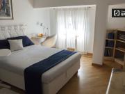 Camera con terrazza in appartamento con 3 camere da...