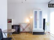 Camera condivisa in appartamento con 3 camere da letto a...