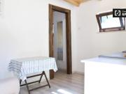 Camera doppia in appartamento con 2 camere a...