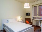 Camera doppia in appartamento con 3 camere da letto in...