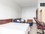 Camera doppia in appartamento con 4 camere da letto a...