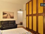 Camera doppia in appartamento con 4 camere da letto a...