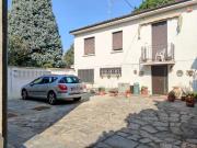 Camera in affitto in appartamento con 3 camere da letto...