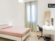Camera in affitto in appartamento con 3 camere da letto...