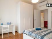 Camera in affitto in appartamento con 3 camere da letto...