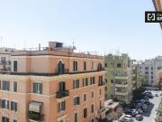 Camera in affitto in appartamento con 3 camere da letto...