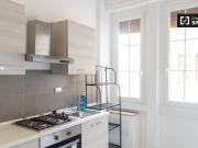 Camera in affitto in appartamento con 3 camere da letto...