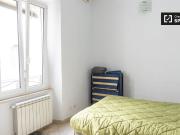 Camera in affitto in appartamento con 3 camere da letto...