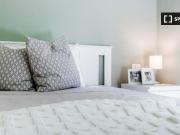 Camera in affitto in appartamento con 4 camere da letto...