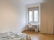 Stanza in appartamento con 4 camere da letto in affitto... Stanza in appartamento con 4 camere da letto in affitto...