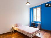 Camera in affitto in appartamento con 4 camere da letto...