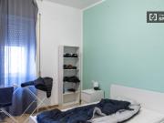 Camera in affitto in appartamento con 4 camere da letto...