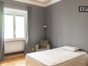 Camera in affitto in appartamento con 4 camere da letto...