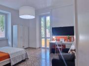 Camera in affitto in appartamento con 4 camere da letto...