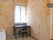 Camera in affitto in appartamento con 4 camere da letto...