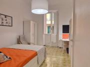 Camera in affitto in appartamento con 4 camere da letto...