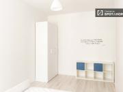 Camera in affitto in appartamento con 4 camere da letto...