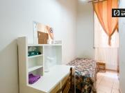 Camera in affitto in appartamento con 4 camere da letto...