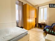Camera in affitto in appartamento con 4 camere da letto...